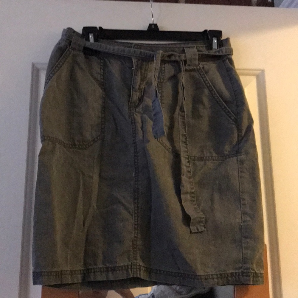 Grey skirt
